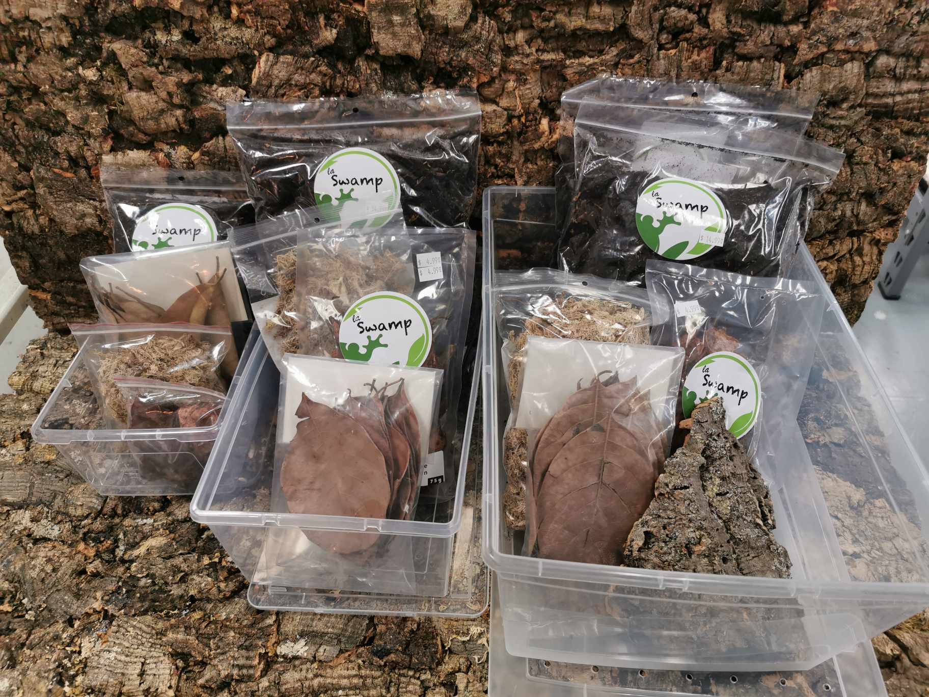 Isopod Starter Kit  - Small  (21 x 15 x 11cm)  Deluxe Isopod Starter Kit  - Small  (21 x 15 x 11cm)  Deluxe