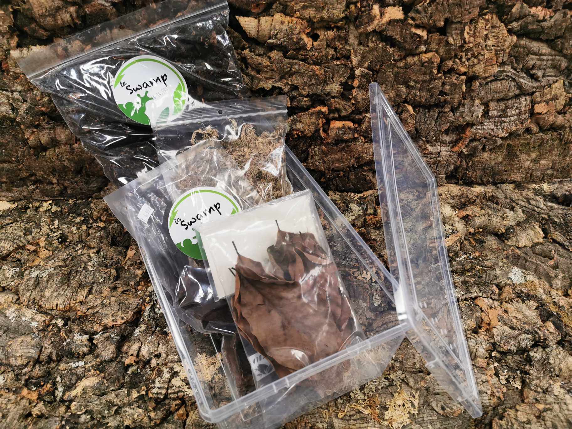 Isopod Starter Kit  - Medium  (33 x 19x 12cm) Deluxe Isopod Starter Kit  - Medium  (33 x 19x 12cm) Deluxe